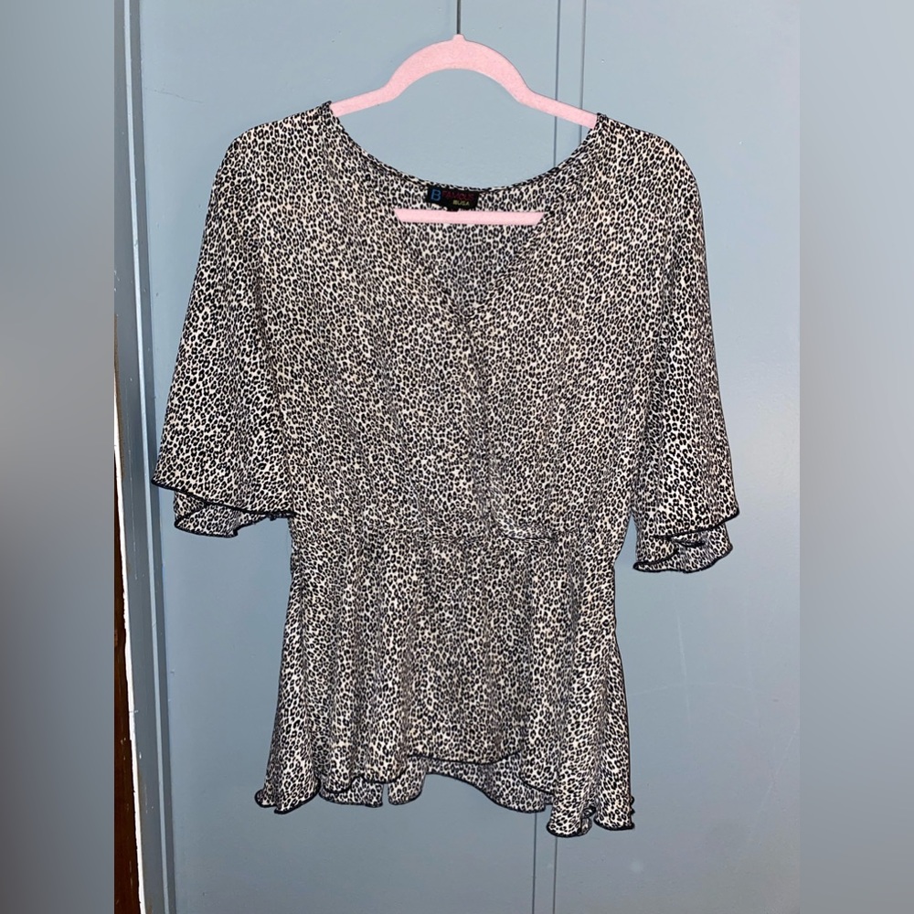 CUTE CHEETAH PRINT FLOWY TOP V-NECK